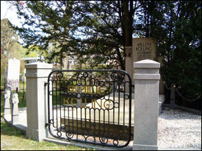 Familiegraf van de familie Kölling op begraafplaats Harderwijkerweg in Dieren
