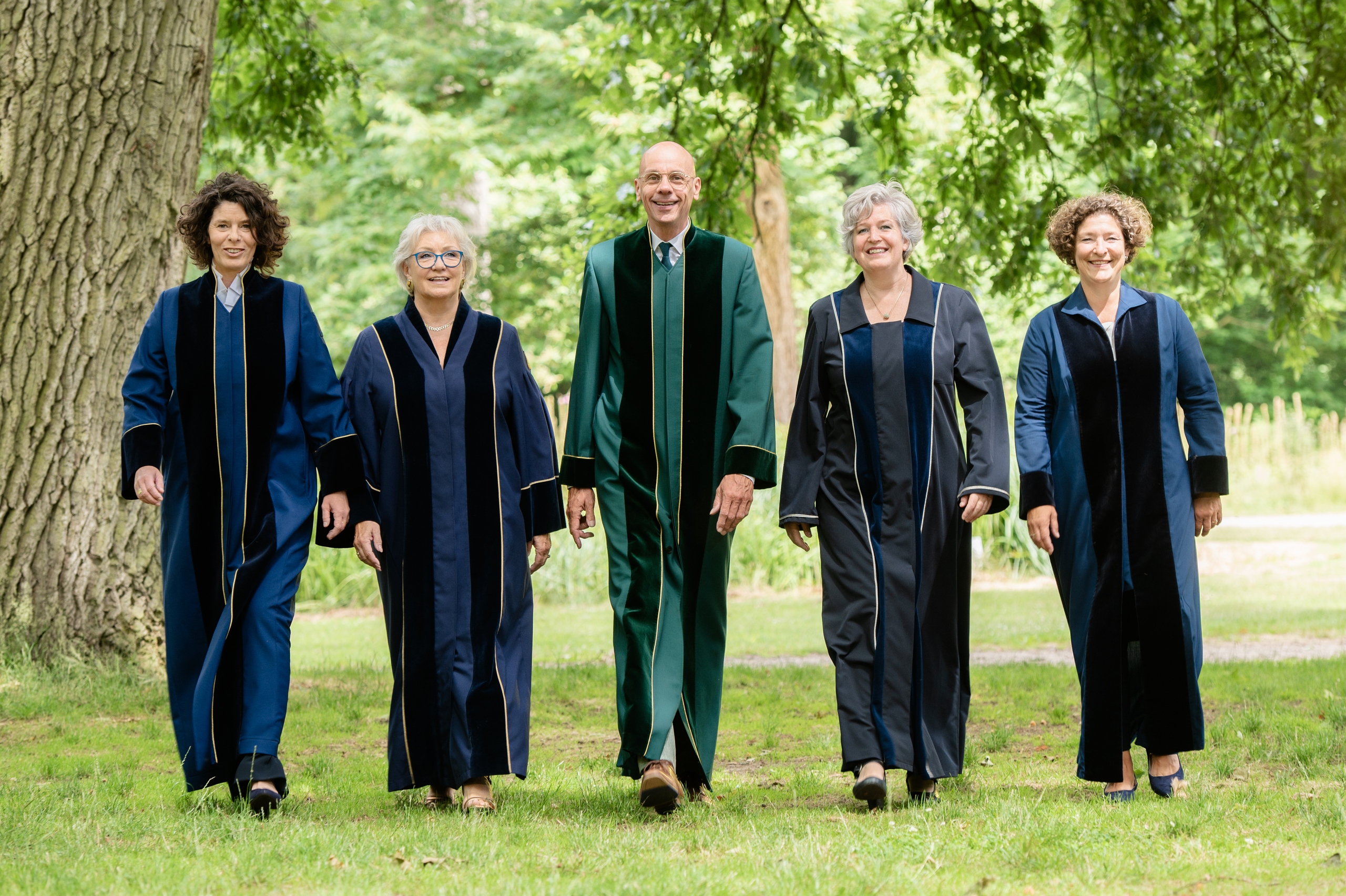 Trouwambtenaren van links naar rechts: Carla Veenhuis - Nienke Pol - Richard Sprokkereef - Christa Schooltink-Brinkman - Caroline Douma