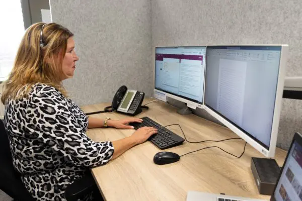 Brigitte is 1e lijnmedewerker bij het Klant Contact Centrum (KCC).